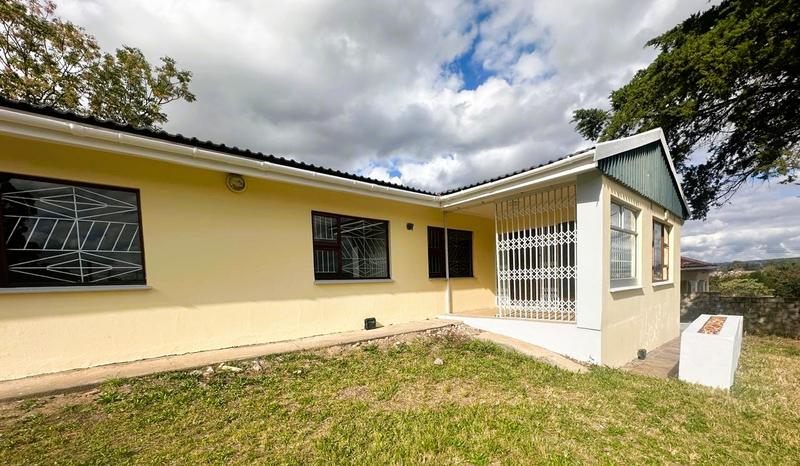 To Let 4 Bedroom Property for Rent in Northcrest Eastern Cape
